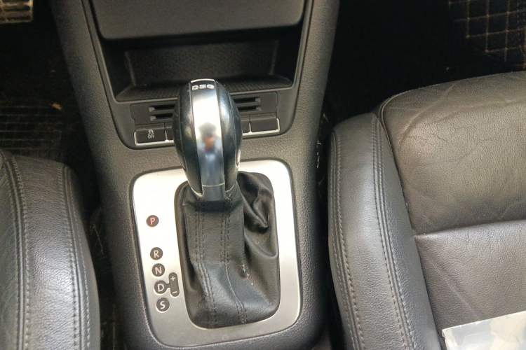Used Volkswagen Golf 2011 1.4TSI Cross Golf Gear Lever