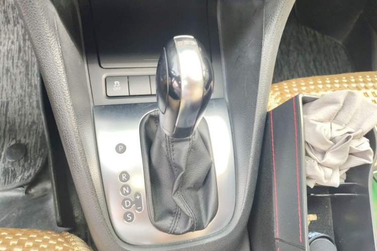 Used Volkswagen Golf 2011 1.4 TSI Automatic Comfort Model Gear Lever