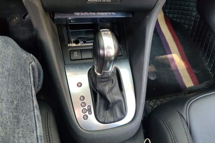 Used Volkswagen Golf 2011 1.4 TSI Comfort Travel Edition Gear Lever
