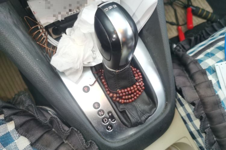 Used Volkswagen Golf 2011 1.6L Automatic Fashion Edition Gear Lever