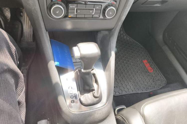 Used Volkswagen Golf 2011 1.4 TSI Automatic Luxury Edition Gear Lever
