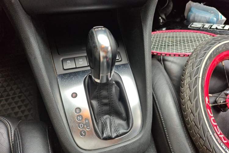 Used Volkswagen Golf 2011 1.4 TSI Automatic Luxury Edition Gear Lever