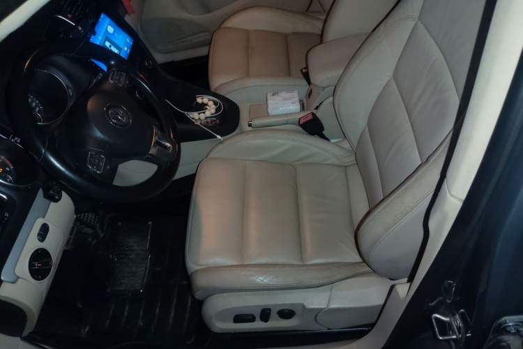 Used Volkswagen Golf 2011 1.4 TSI Automatic Luxury Edition Left Front Seat