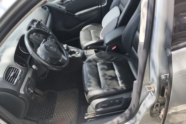 Used Volkswagen Golf 2011 1.4 TSI Automatic Luxury Edition Left Front Seat