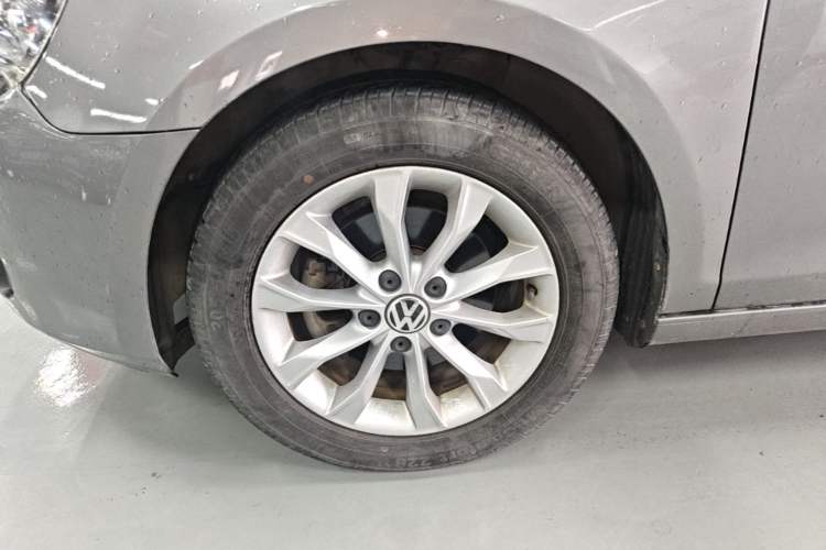 Used Volkswagen Golf 2011 1.4 TSI Automatic Comfort Model Left Front Wheel Hub