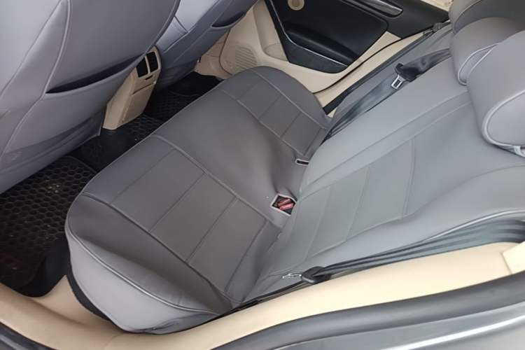 Used Volkswagen Golf 2011 1.4 TSI Automatic Comfort Model Left Rear Seat