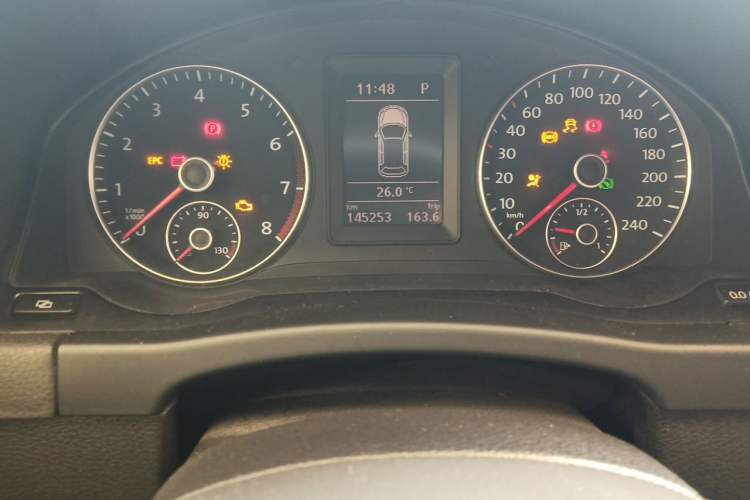 Used Volkswagen Golf 2011 1.4TSI Cross Golf Odometer Close Up