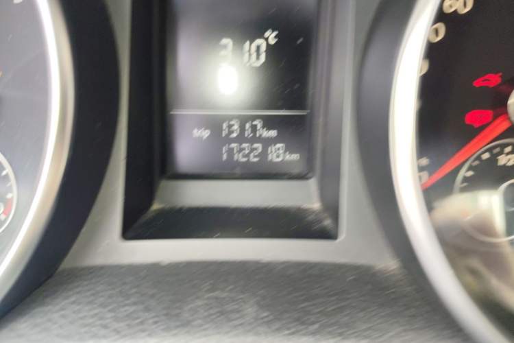 Used Volkswagen Golf 2011 1.4 TSI Automatic Comfort Model Odometer Close Up