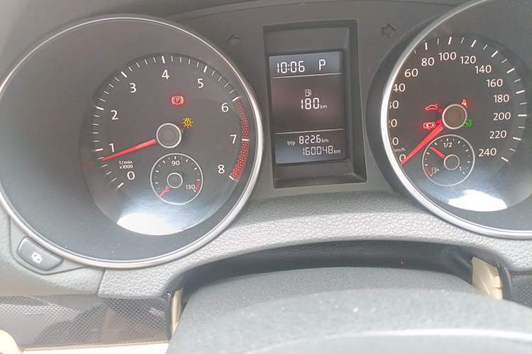 Used Volkswagen Golf 2011 1.4 TSI Automatic Comfort Model Odometer Close Up