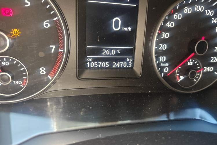 Used Volkswagen Golf 2011 1.4TSI Cross Golf Odometer Close Up