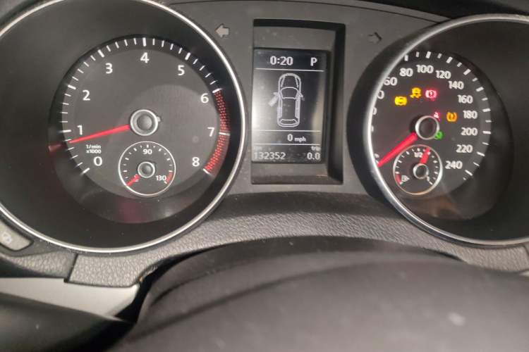 Used Volkswagen Golf 2011 1.4 TSI Automatic Luxury Edition Odometer Close Up