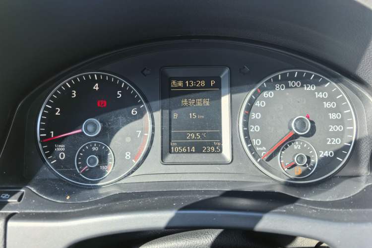 Used Volkswagen Golf 2011 1.4TSI Cross Golf Odometer Close Up