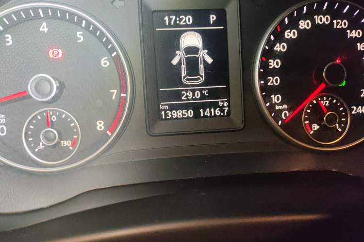 Used Volkswagen Golf 2011 1.4TSI Cross Golf Odometer Close Up