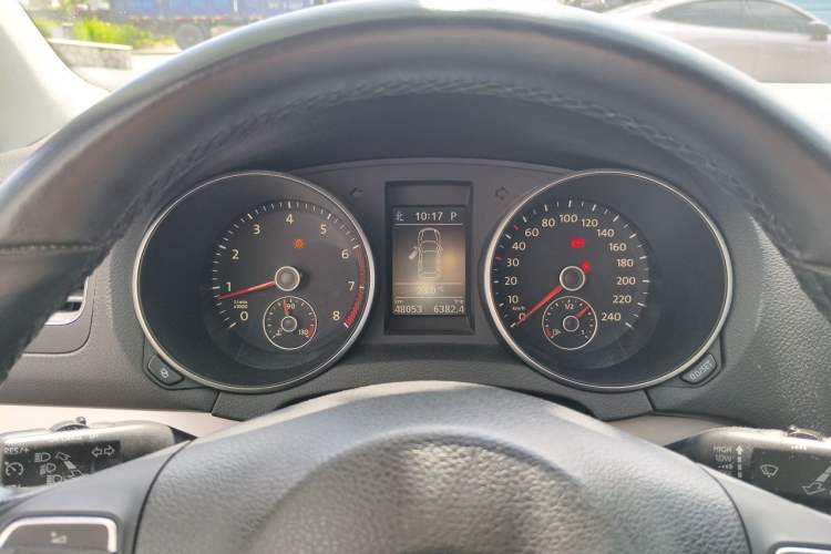 Used Volkswagen Golf 2011 1.4 TSI Automatic Luxury Edition Odometer Close Up