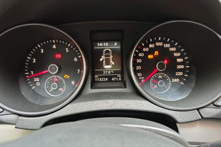 Used Volkswagen Golf 2011 1.4 TSI Automatic Luxury Edition Odometer Close Up