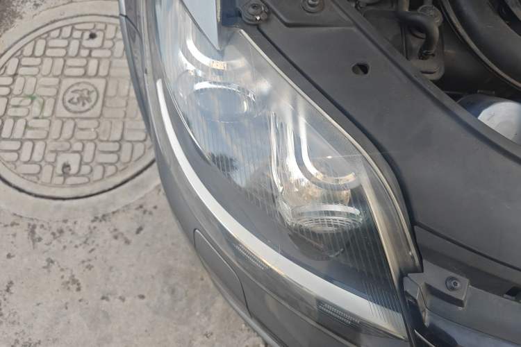 Used Volkswagen Golf 2011 1.4TSI Cross Golf Right Front Headlight
