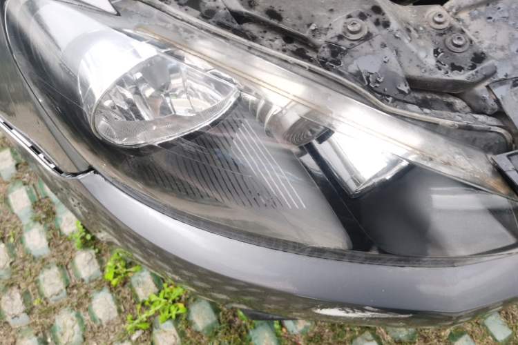Used Volkswagen Golf 2011 1.6L Automatic Fashion Edition Right Front Headlight