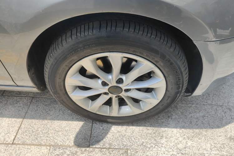 Used Volkswagen Golf 2011 1.4 TSI Automatic Comfort Model Right Front Wheel Hub