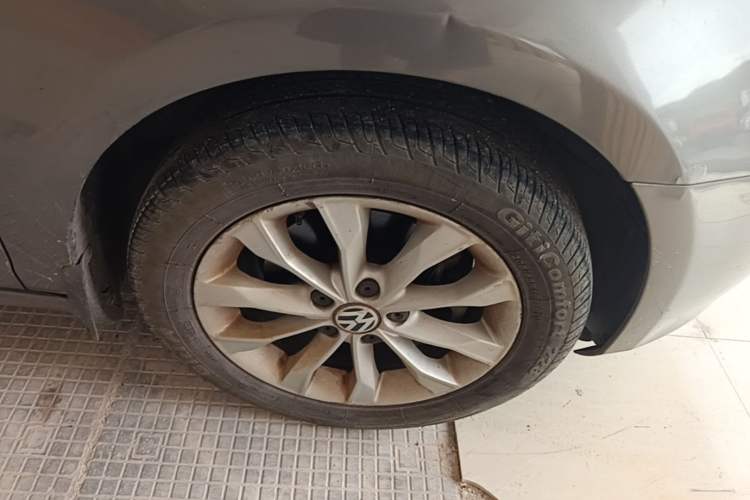 Used Volkswagen Golf 2011 1.4 TSI Automatic Comfort Model Right Front Wheel Hub