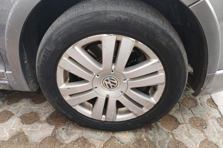 Used Volkswagen Golf 2011 1.4TSI Cross Golf Right Front Wheel Hub