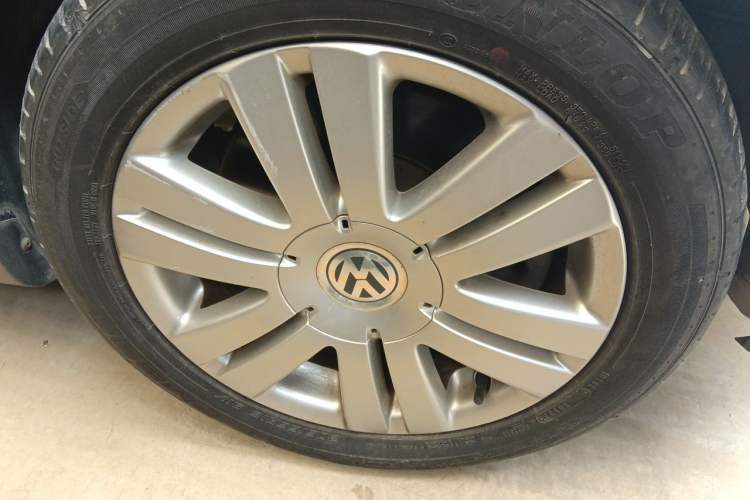 Used Volkswagen Golf 2011 1.4TSI Cross Golf Right Front Wheel Hub