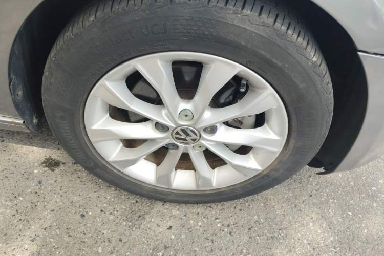 Used Volkswagen Golf 2011 1.4 TSI Automatic Comfort Model Right Front Wheel Hub