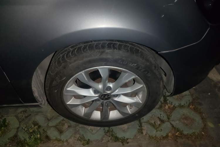 Used Volkswagen Golf 2011 1.4 TSI Automatic Luxury Edition Right Front Wheel Hub
