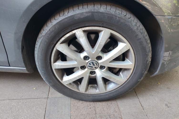 Used Volkswagen Golf 2011 1.4 TSI Comfort Travel Edition Right Front Wheel Hub