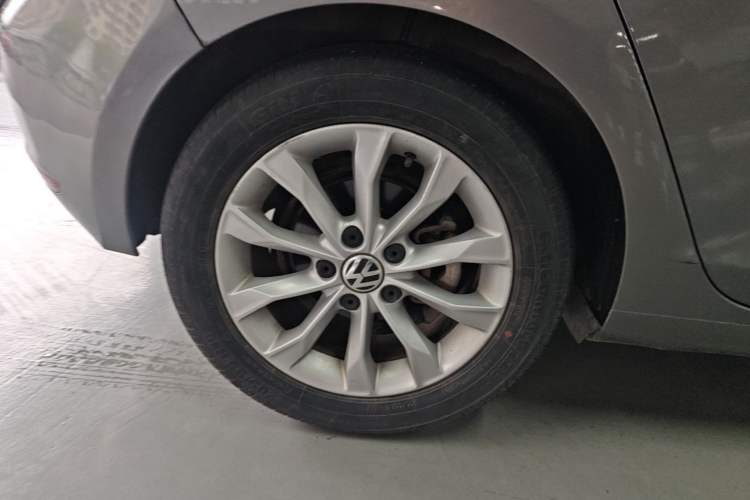 Used Volkswagen Golf 2011 1.4 TSI Automatic Comfort Model Right Rear Wheel Hub