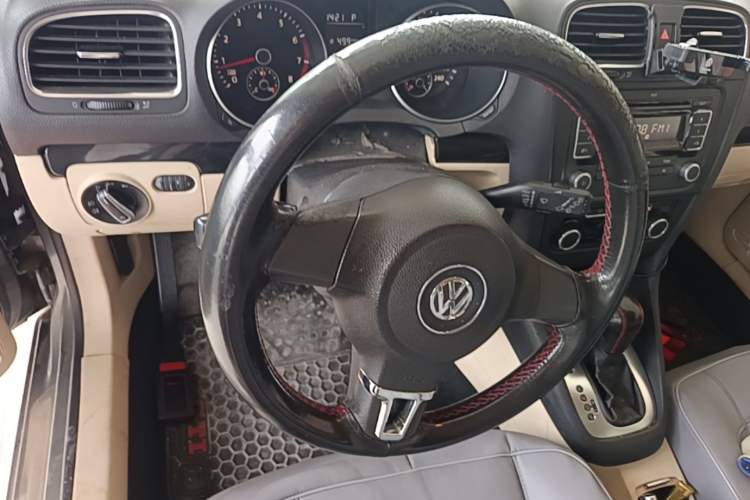 Used Volkswagen Golf 2011 1.4 TSI Automatic Comfort Model Steering Wheel
