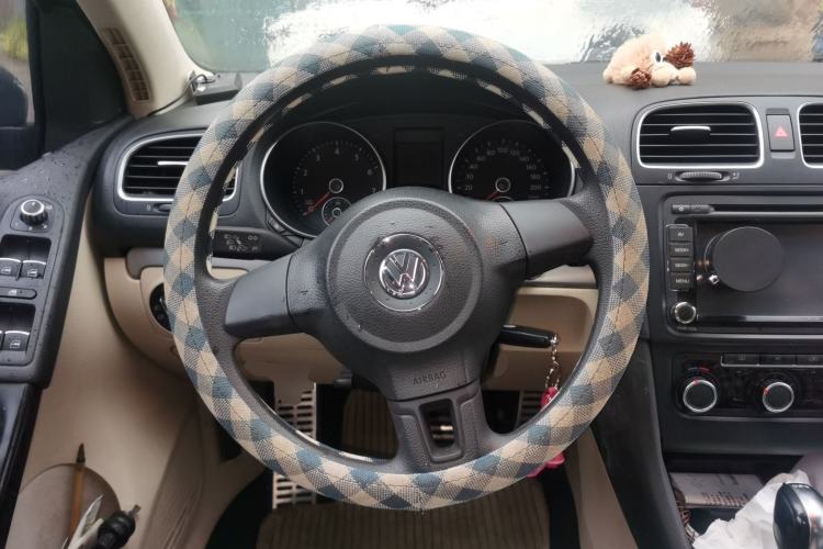Used Volkswagen Golf 2011 1.6L Automatic Fashion Edition Steering Wheel