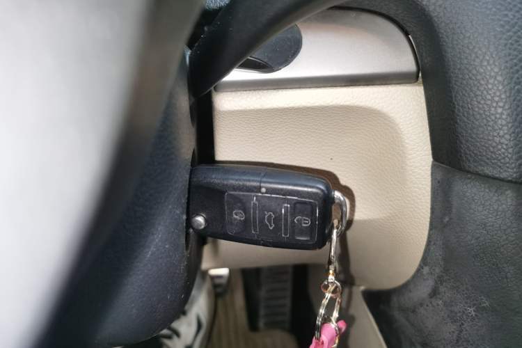 Used Volkswagen Golf 2011 1.6L Automatic Fashion Edition Vehicle Key