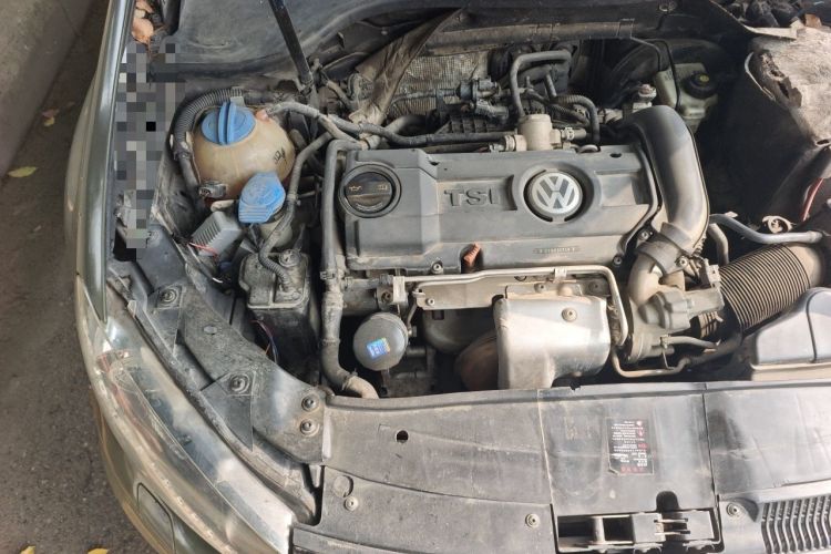 Used Volkswagen Golf 2011 1.4 TSI Manual Comfort Edition Engine Bay Right