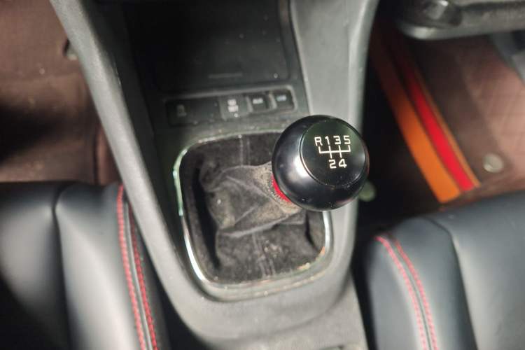 Used Volkswagen Golf 2011 1.4 TSI Manual Comfort Edition Gear Lever