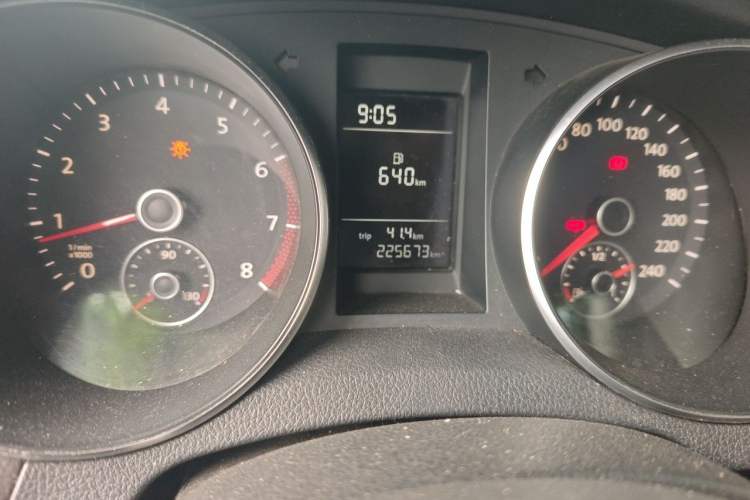 Used Volkswagen Golf 2011 1.4 TSI Manual Comfort Edition Odometer Close Up