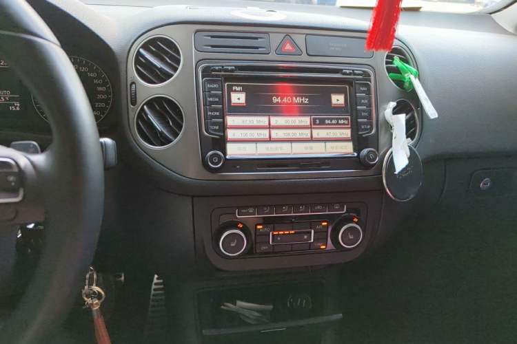 Used Volkswagen Golf 2011 1.4TSI Cross Golf Audio And AC Panel