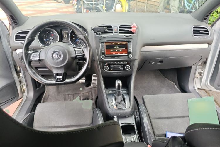 Used Volkswagen Golf 2011 2.0 TSI R Center Console