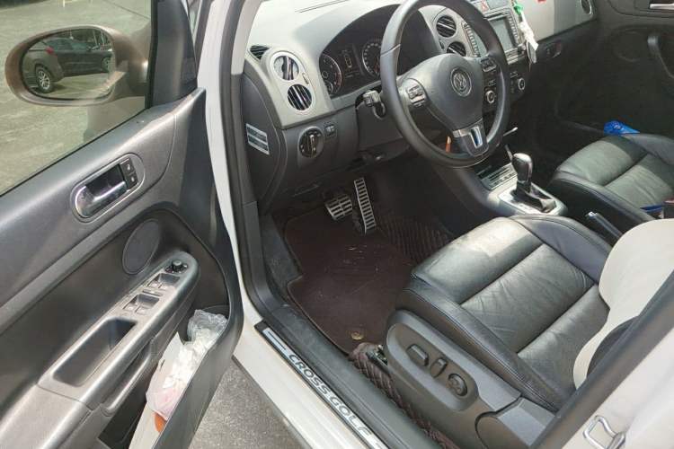 Used Volkswagen Golf 2011 1.4TSI Cross Golf Driver Seat