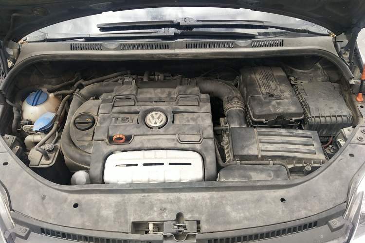 Used Volkswagen Golf 2011 1.4TSI Cross Golf Engine Bay
