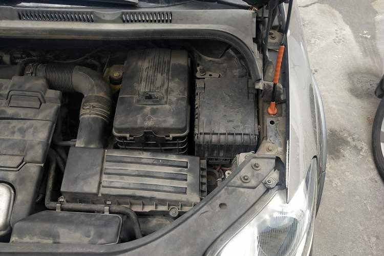 Used Volkswagen Golf 2011 1.4TSI Cross Golf Engine Bay Left