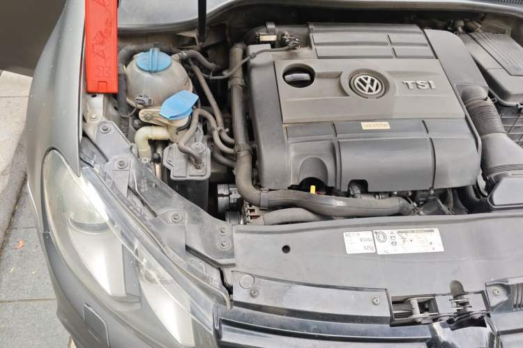 Used Volkswagen Golf 2011 2.0 TSI R Engine Bay Right