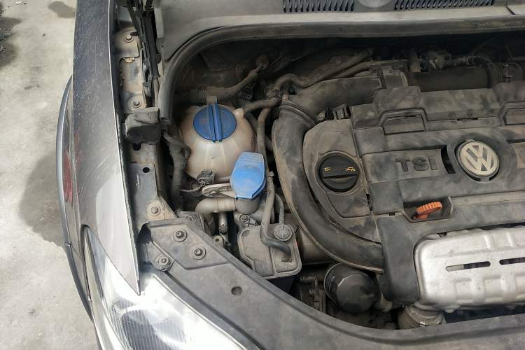 Used Volkswagen Golf 2011 1.4TSI Cross Golf Engine Bay Right