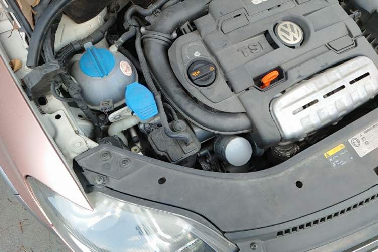 Used Volkswagen Golf 2011 1.4TSI Cross Golf Engine Bay Right