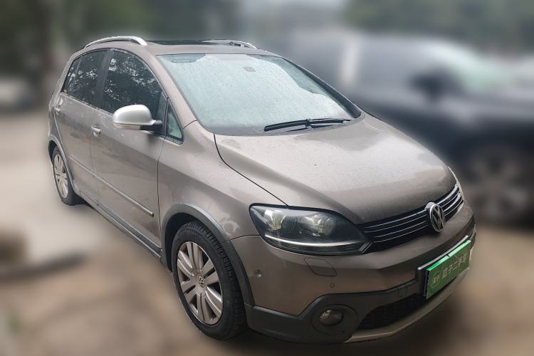 Used Volkswagen Golf 2011 1.4TSI Cross Golf Front Right 45 Deg