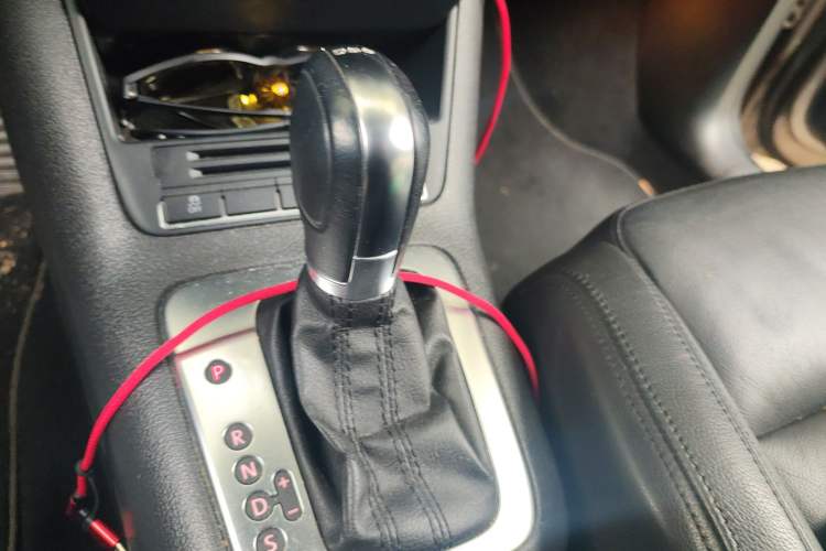 Used Volkswagen Golf 2011 1.4TSI Cross Golf Gear Lever