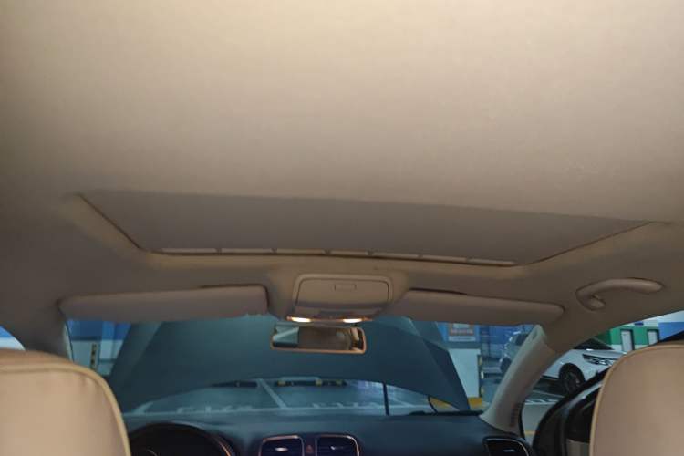 Used Volkswagen Golf 2011 1.6L Automatic Comfort Model Headliner