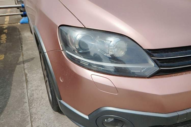 Used Volkswagen Golf 2011 1.4TSI Cross Golf Right Front Headlight