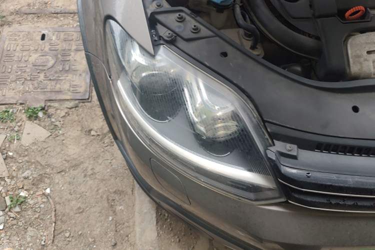 Used Volkswagen Golf 2011 1.4TSI Cross Golf Right Front Headlight