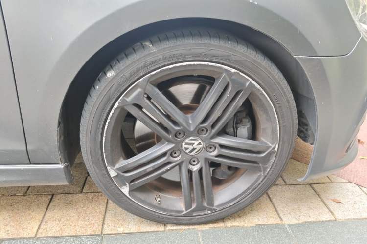 Used Volkswagen Golf 2011 2.0 TSI R Right Front Wheel Hub