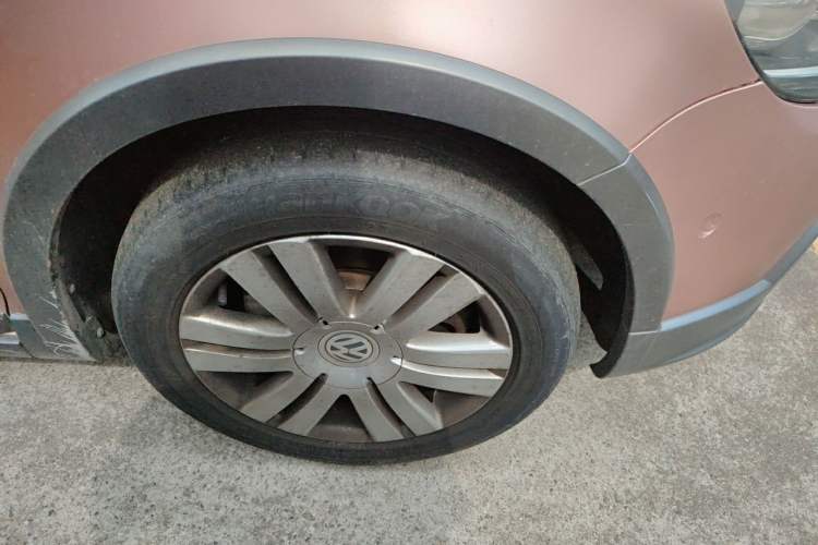 Used Volkswagen Golf 2011 1.4TSI Cross Golf Right Front Wheel Hub